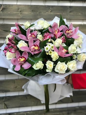 Букет цветов из: Розы и Хризантемы в Березовском Свердловской области