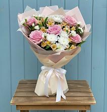 Букет цветов из:  Гвоздики, Орхидеи и Розы в Березовском Свердловской области