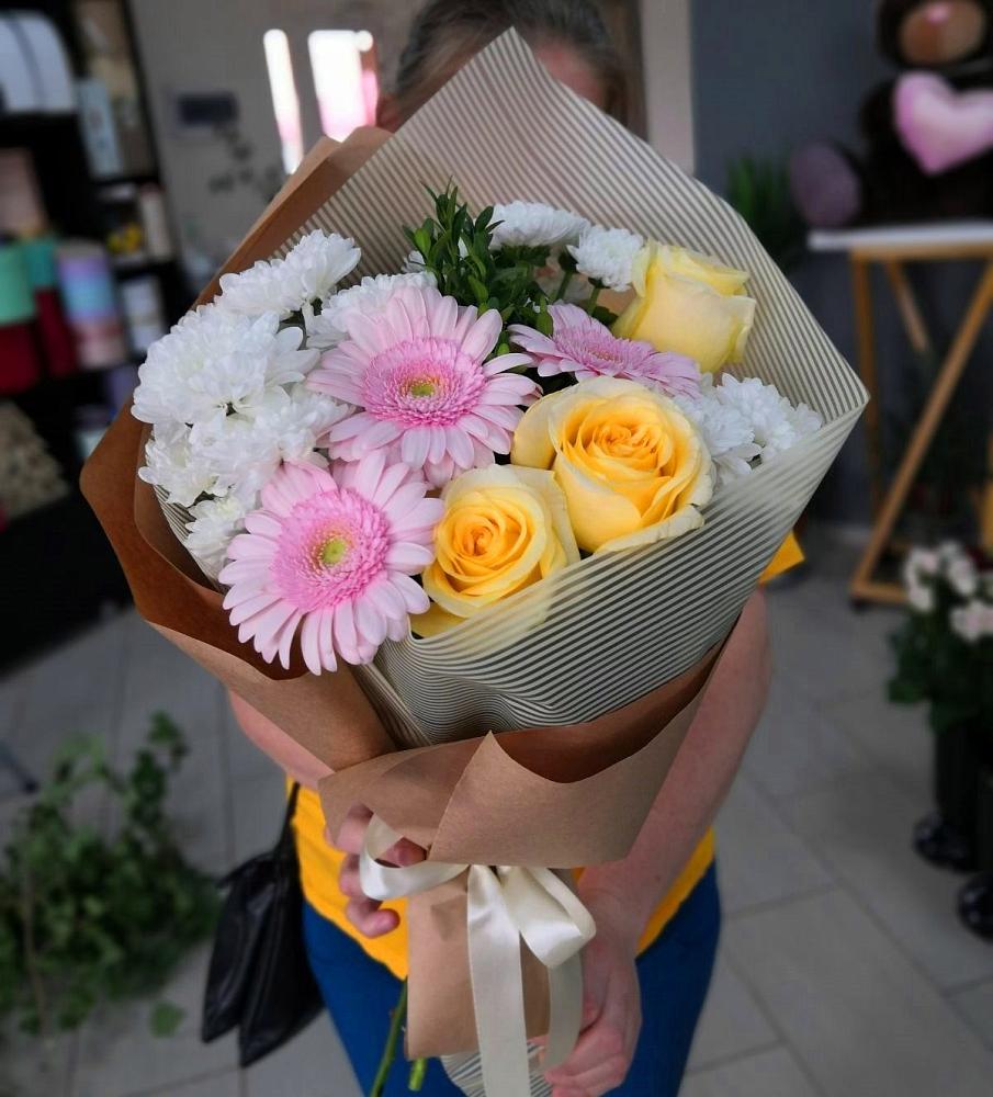 Букет цветов из: Герберы, Розы и Хризантемы в Березовском Свердловской области