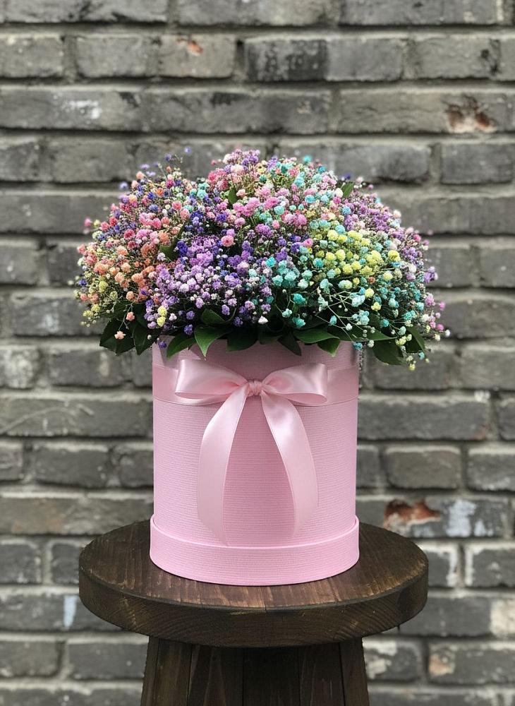 Цветочная композиция из Гипсофила и Розы в шляпной коробке в Березовском Свердловской области