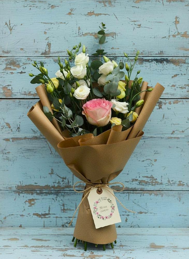 Букет цветов из: Розы и Лизиантусы в Березовском Свердловской области