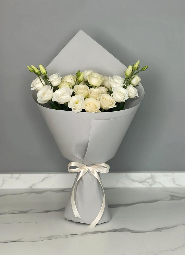 Букет цветов из: Розы и Лизиантусы в Березовском Свердловской области