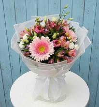 Букет цветов из:  Герберы, Альстромерии и Лизиантусы в Березовском Свердловской области