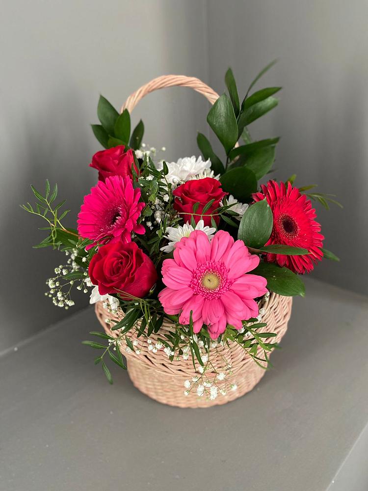 Цветочная композиция из Розы, Хризантемы и Герберы в корзине в Березовском Свердловской области