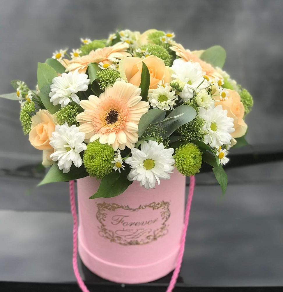 Цветочная композиция из Розы, Герберы и Хризантемы в шляпной коробке в Березовском Свердловской области