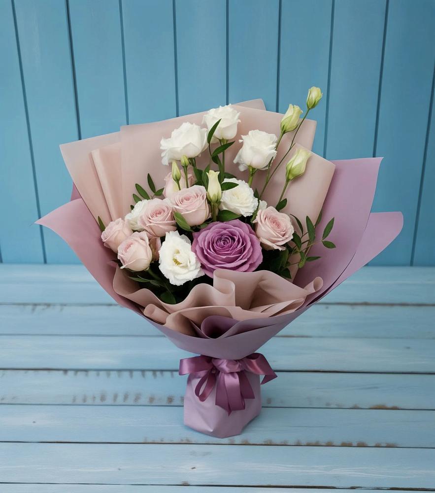 Букет цветов из: Розы и Лизиантусы в Березовском Свердловской области